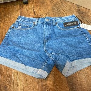 Blank NYC size 28 5 inch inseam MOM SHORT
